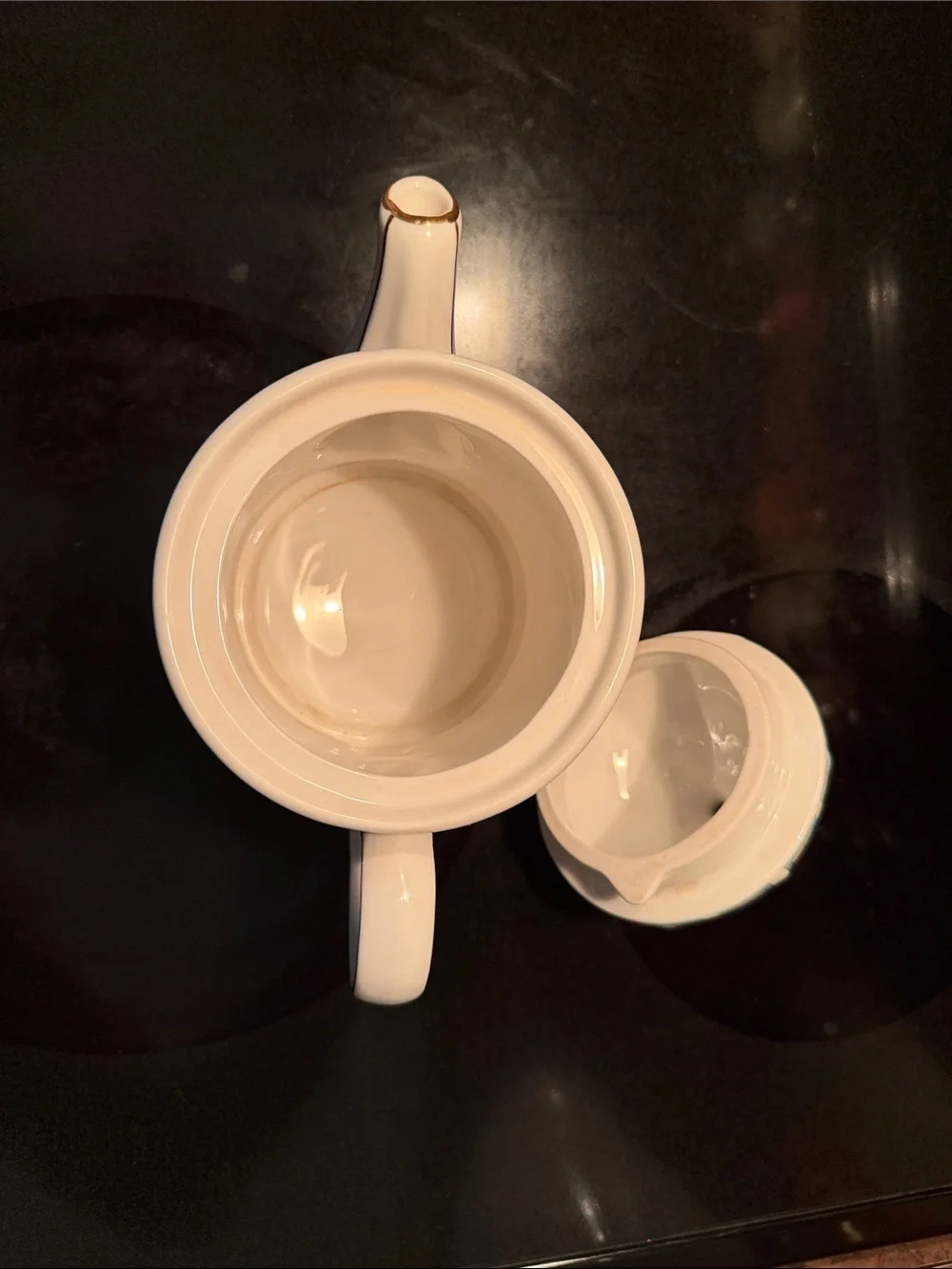 London Ceramic Teapot with Decorative City Scene - White and Gold Accents